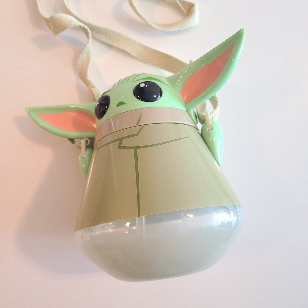 *** FREE *** w/ any purchase: Baby Grogu Disney Water Bottle Straw Cup